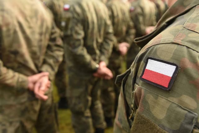 Ile można zarobić w wojsku? Zaskakujące wynagrodzenia żołnierzy w 2025 roku Ile można zarobić w wojsku? Zaskakujące wynagrodzenia żołnierzy w 2025 roku